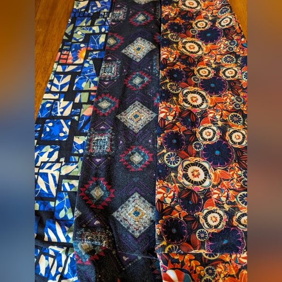LuLaroe women's 3 pairs of leggings - Picture 3 of 9
